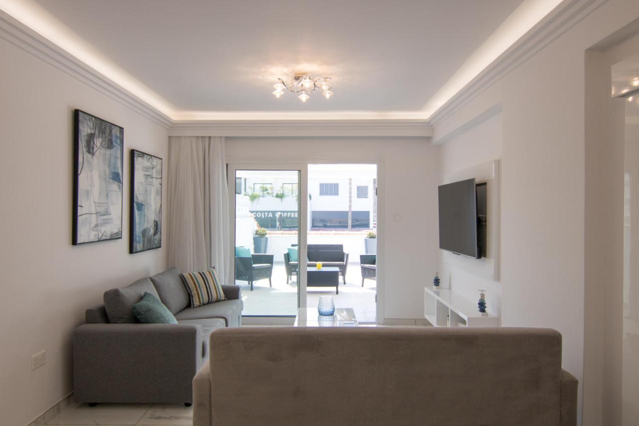 パ フォスPhaedrus Living: Luxury Flat Semeliアパートメント エクステリア 写真